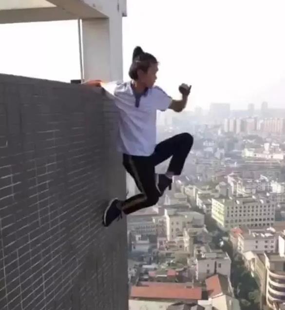 △吴咏宁极限运动视频截图 △吴咏宁极限运动视频截图