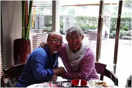 而十多年前牵扯张小雷入狱的“泛美亚事件”同样与足球有关。