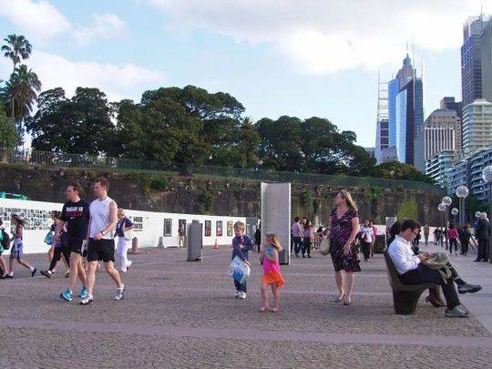 18岁女儿留学被绑架?父母收到被绑照片 背后却是新骗局 18岁女儿留学被绑架?父母收到被绑照片 背后却是新骗局