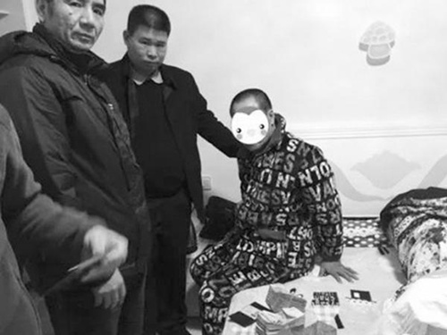 桂阳县公安局协助珠海警方抓获涉案280万元的特大抢劫案犯罪嫌疑人。警方供图 桂阳县公安局协助珠海警方抓获涉案280万元的特大抢劫案犯罪嫌疑人。警方供图