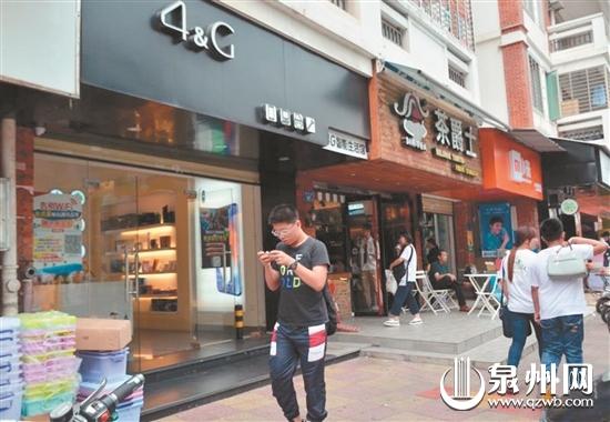 “手机网吧”藏身校门口 学生租手机一天仅需5元