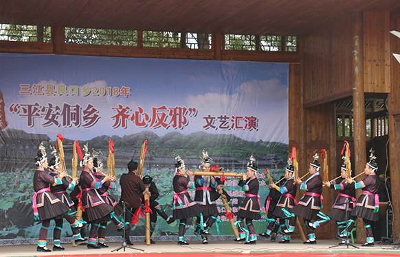 广西三江县"侗戏"汇演唱反邪