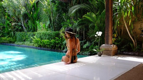 她是怎么做到的？女子辞职去旅游年入10万美元