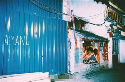 云南大理警方调查“男女在闹市拍挑逗性裸照”