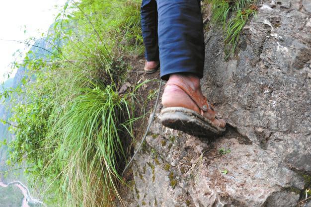 绝壁天梯前世今生：20年来木梯变铁梯(组图)