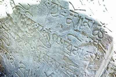 石渠石刻背后的草原通路 石渠石刻背后的草原通路