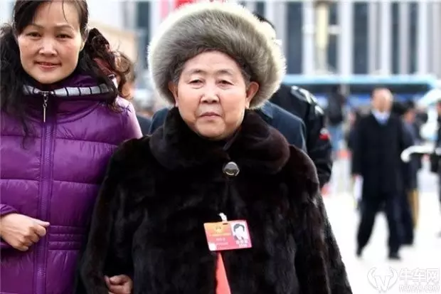 陶华碧与小儿子均退出股东名单