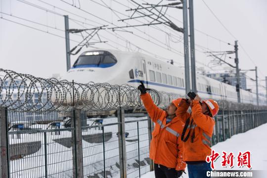 中央地方频频出招确保人民群众过上“暖生活” 中央地方频频出招确保人民群众过上“暖生活”