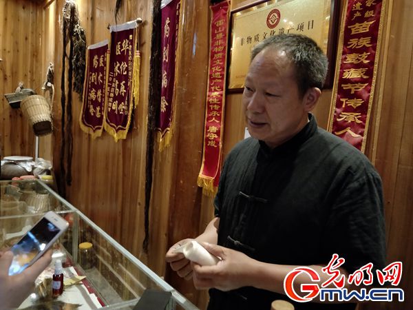 【喜迎十九大？文脉颂中华】西江“苗王”唐守成：用朴素的坚守传承苗族文化