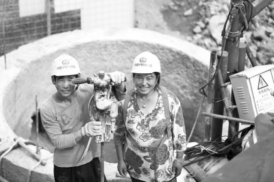 十九大时光｜高速路腾架深山 靠“夫妻桩”寸寸深挖