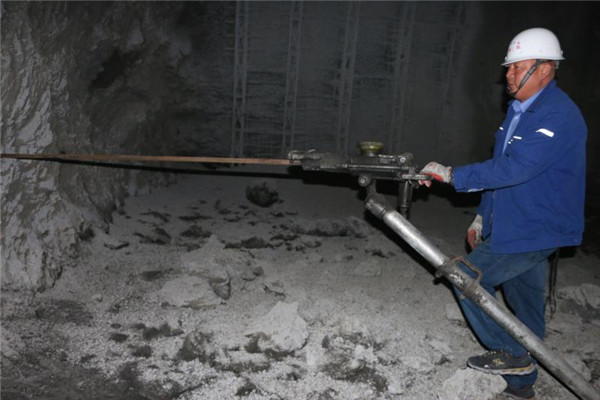 【中国梦•大国工匠篇】彭祥华:“半路出家”的“爆破王” 【中国梦•大国工匠篇】彭祥华:“半路出家”的“爆破王”