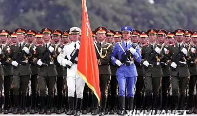 图为1999年10月1日，中国人民解放军三军仪仗队参加阅兵分列式检阅。新华社记者 戚恒 摄.jpg