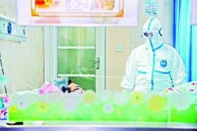 最早上报疫情的她 怎样发现这种不一样的肺炎