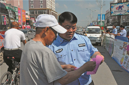 通榆县公安局全方位宣传“防范打击盗抢骗” 通榆县公安局全方位宣传“防范打击盗抢骗”