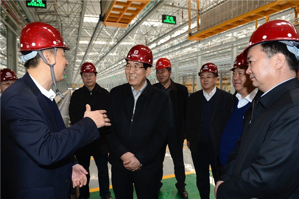 2016年4月18日在长春市长客高速动车组检修基地调研