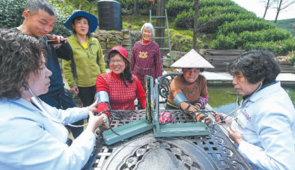 提振新时代共产党人的精气神 提振新时代共产党人的精气神