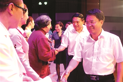 庞庆波、季委等领导接见大型吉剧《良子》演职人员 庞庆波、季委等领导接见大型吉剧《良子》演职人员