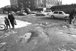 大经路大坑小坑无数 大经路大坑小坑无数