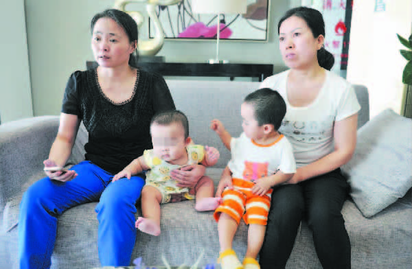 孙女士(左)和张女士(右)讲述事情经过 孙女士(左)和张女士(右)讲述事情经过