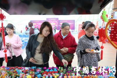 吉林市召开创业者相亲会 巧姐网姐女经纪人与创客双联姻8.jpg