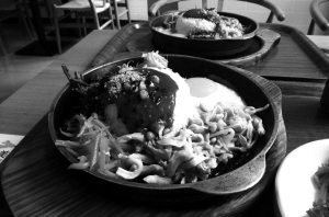 石锅拌饭并未用石锅