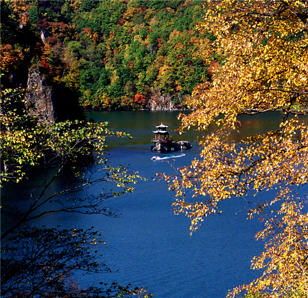2.辉南龙湾群国家森林公园.jpg 2.辉南龙湾群国家森林公园.jpg