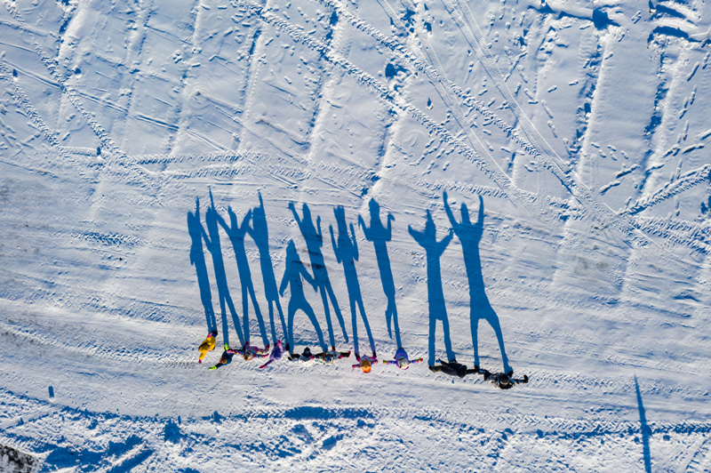 东北长白山雪景中的快乐