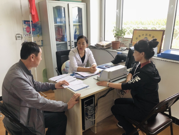 在孤山子卫生院调研卫生体制改革工作(中间).jpg 在孤山子卫生院调研卫生体制改革工作(中间).jpg