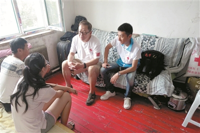 爱心企业家出资万余元帮扶贫困学生 爱心企业家出资万余元帮扶贫困学生