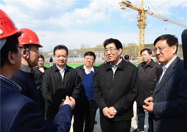 2016年4月18日在长春市净月潭国家森林公园立体停车场项目工地调研 2016年4月18日在长春市净月潭国家森林公园立体停车场项目工地调研