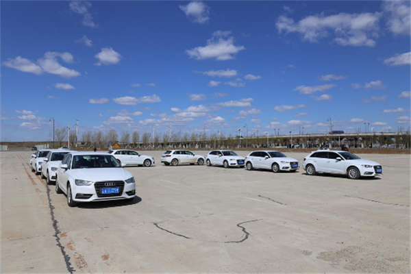 地面40辆奥迪A3玩快闪 “吉林一号”来拍照 地面40辆奥迪A3玩快闪 “吉林一号”来拍照