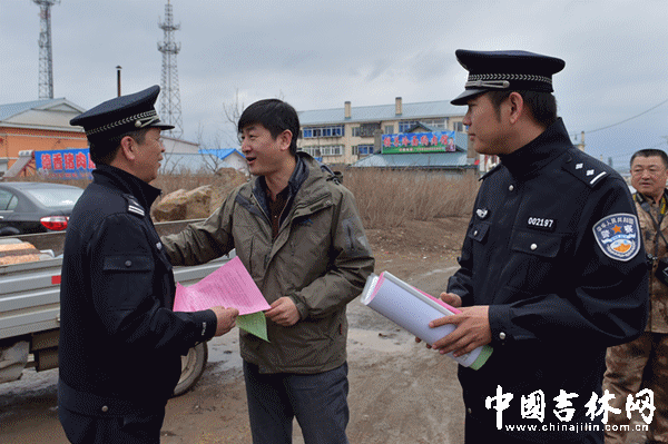 长白山公安局森保支队“五.一”期间开展保护野生动物宣传活动 长白山公安局森保支队“五.一”期间开展保护野生动物宣传活动