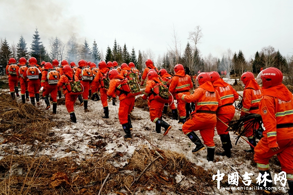 长白山公安局圆满完成全区春季森林防火应急实战演练