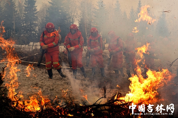 长白山公安局圆满完成全区春季森林防火应急实战演练
