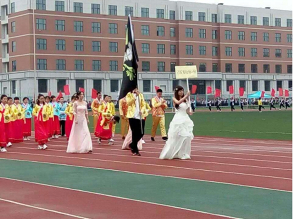 反串“女神”引起了全场的欢呼