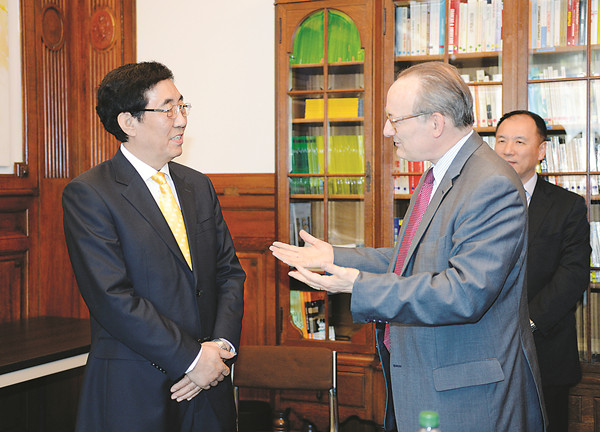 会见_副本.jpg 会见_副本.jpg