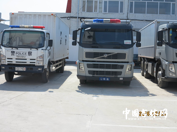 运送试卷车辆.jpg 运送试卷车辆.jpg