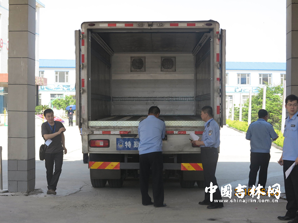 车辆检查.jpg 车辆检查.jpg