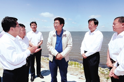 巴音朝鲁在白城检查指导防汛工作 巴音朝鲁在白城检查指导防汛工作