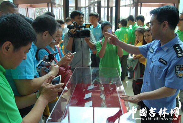 快递员变为禁毒宣传员 快递员变为禁毒宣传员