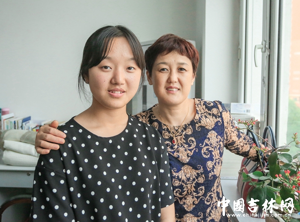 宋琴香和姑姑.jpg 宋琴香和姑姑.jpg