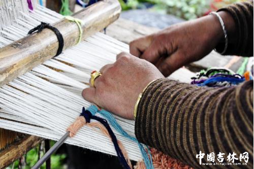 藏族手工艺作品走向全国 藏族手工艺作品走向全国