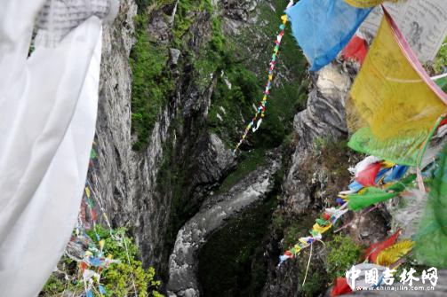 即使前方道路险阻,也无法阻挡我省援藏干部“文化援藏”的决心 即使前方道路险阻,也无法阻挡我省援藏干部“文化援藏”的决心