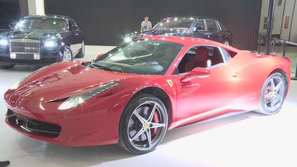 “豪车”购买者逐步年轻化 “豪车”购买者逐步年轻化