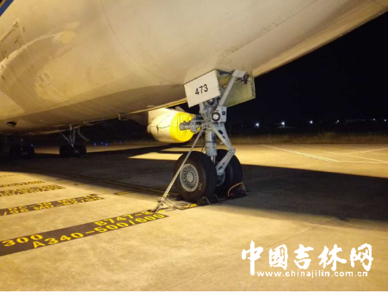 台风来袭时飞机在机场如何确保停场安全? 台风来袭时飞机在机场如何确保停场安全?