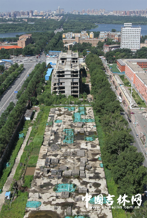 长春工农广场9年烂尾楼“双子座”有望复活 长春工农广场9年烂尾楼“双子座”有望复活