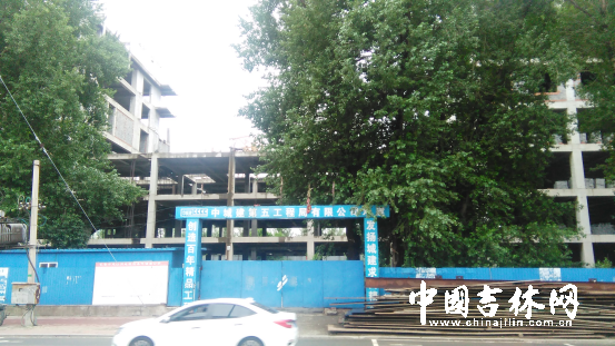 长春工农广场9年烂尾楼“双子座”有望复活 长春工农广场9年烂尾楼“双子座”有望复活