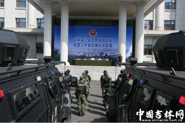 全省公安武警联动武装巡逻首日见闻