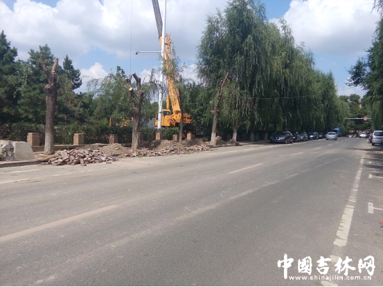 湖滨街上的施工现场