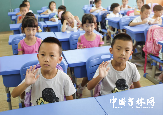 长春中小学开学首日“小豆包们”制造了哪些“情景剧”? 长春中小学开学首日“小豆包们”制造了哪些“情景剧”?